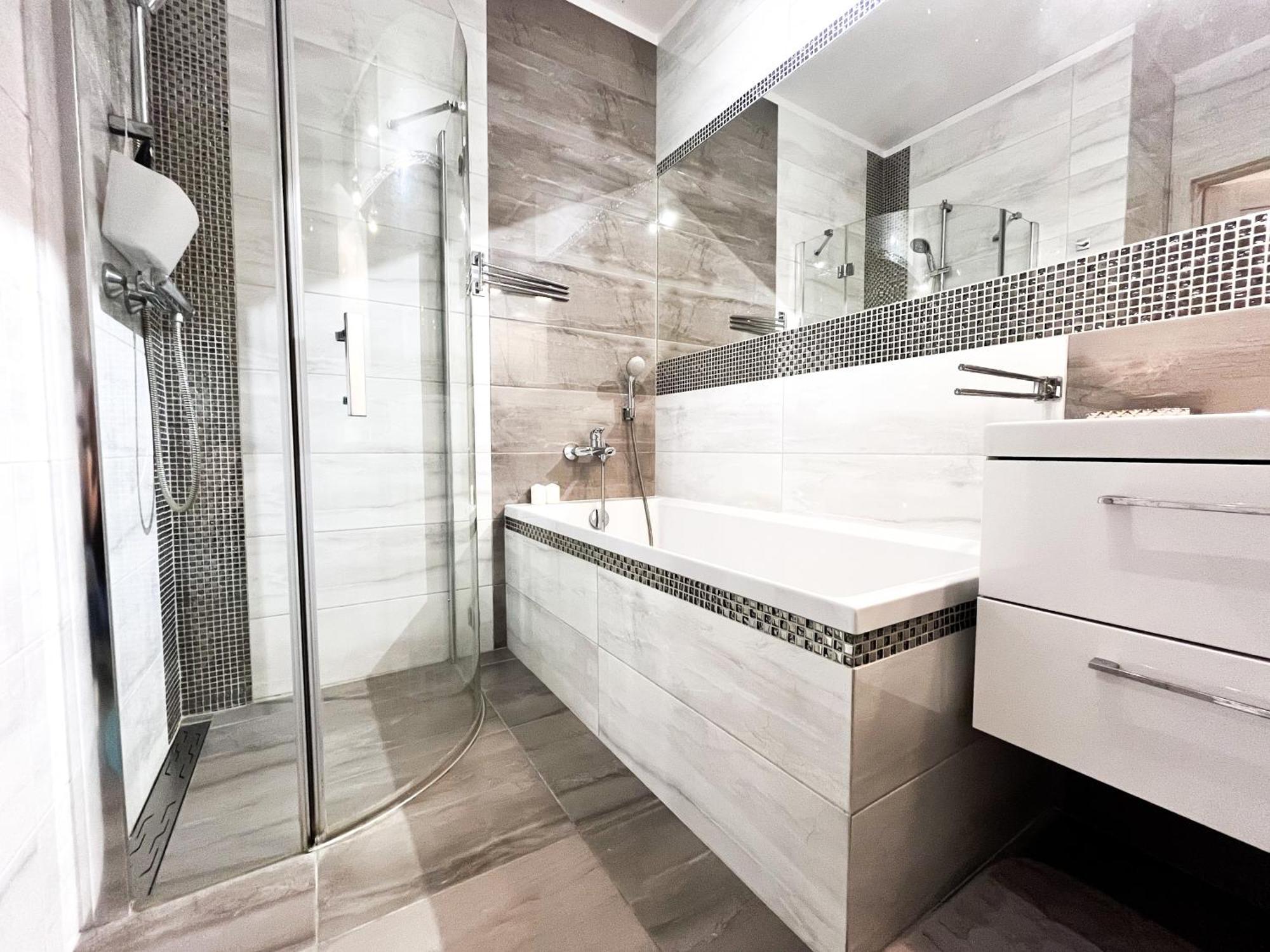 Апартаменты Walk To Park, Modern 2Bd Kitchen! Balcony, Parking Вроцлав Экстерьер фото