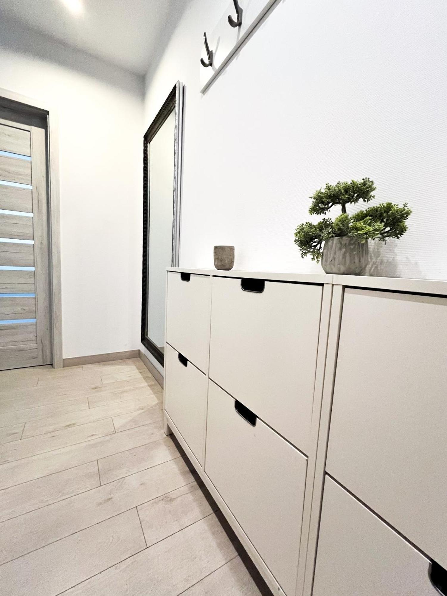 Апартаменты Walk To Park, Modern 2Bd Kitchen! Balcony, Parking Вроцлав Экстерьер фото