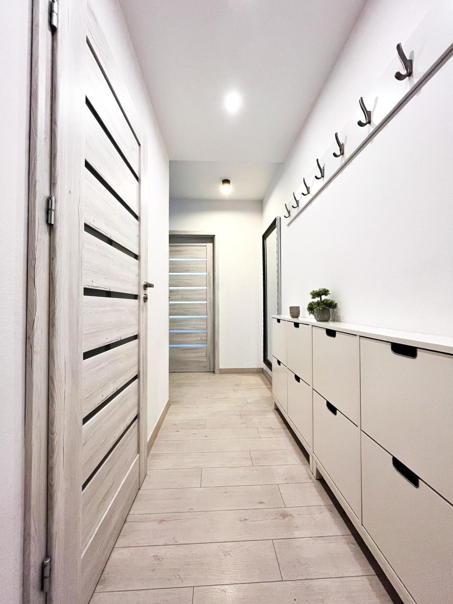 Апартаменты Walk To Park, Modern 2Bd Kitchen! Balcony, Parking Вроцлав Экстерьер фото