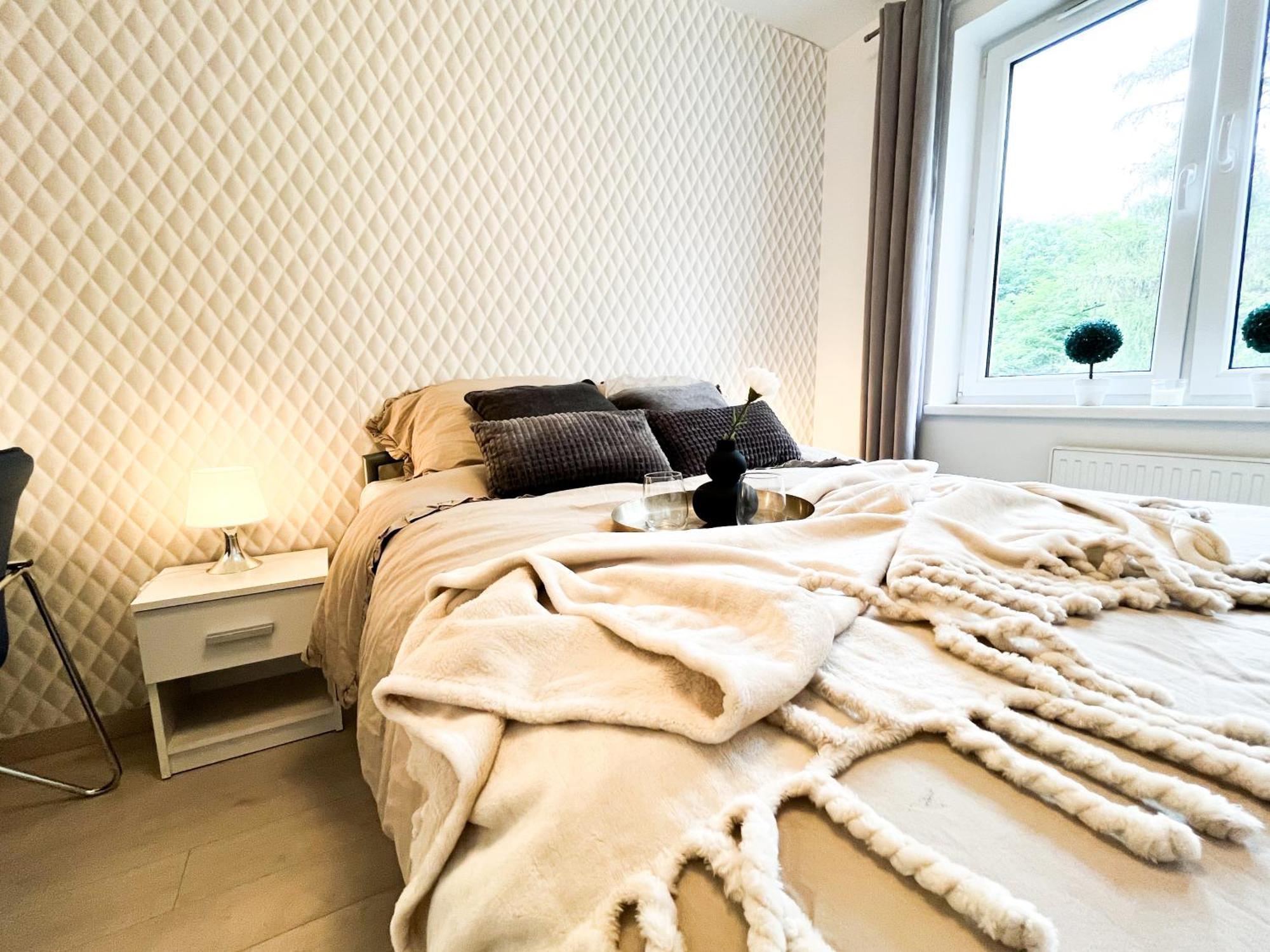 Апартаменты Walk To Park, Modern 2Bd Kitchen! Balcony, Parking Вроцлав Экстерьер фото